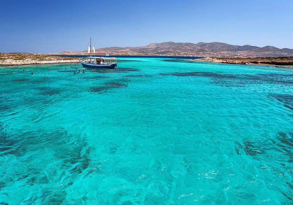 Antiparos è una delle isole greche più belle grazie anche al suo mare