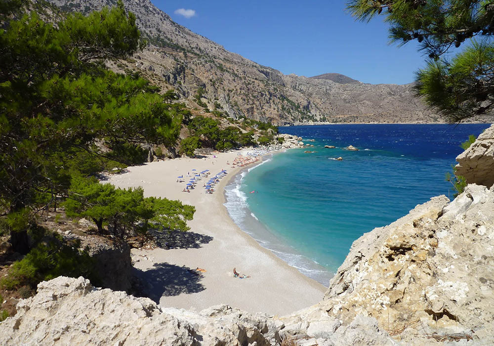 Le spiagge e la tradizione di Karpathos la collocano tra le più belle isole greche